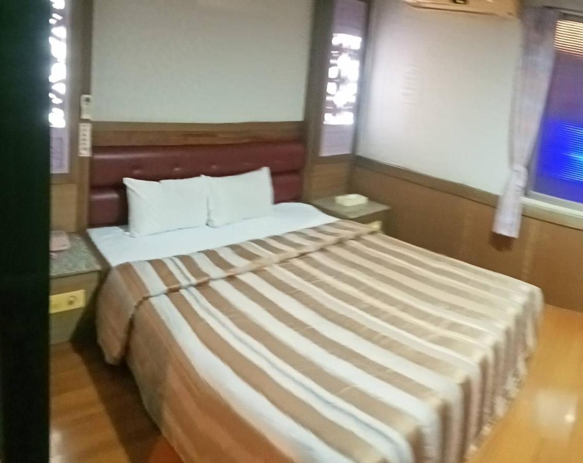 Love Boat Motel Chaozhou Екстериор снимка